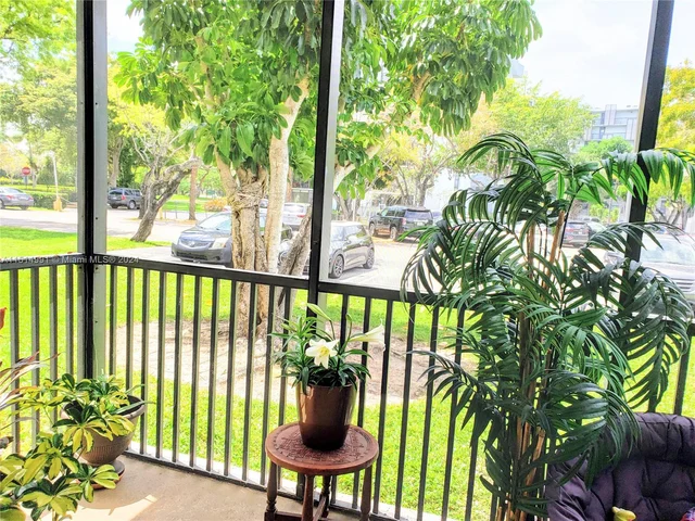 3101 N Country Club Dr # 101, Aventura FL 33180