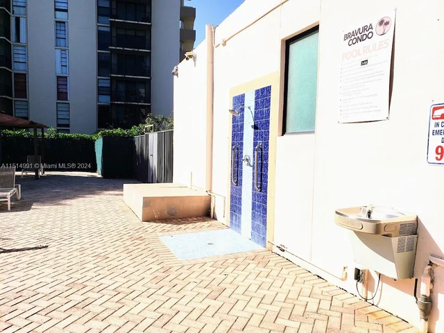 3101 N Country Club Dr # 101, Aventura FL 33180