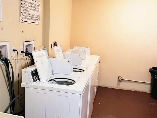 3101 N Country Club Dr # 101, Aventura FL 33180