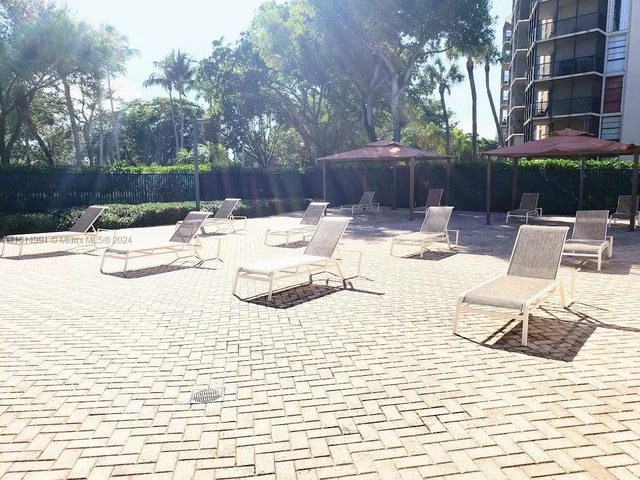 3101 N Country Club Dr # 101, Aventura FL 33180