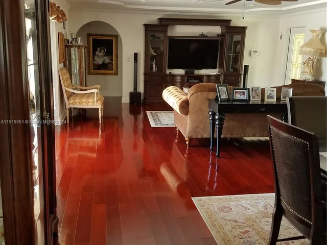 2121 NE 29th St, Lighthouse Point FL 33064