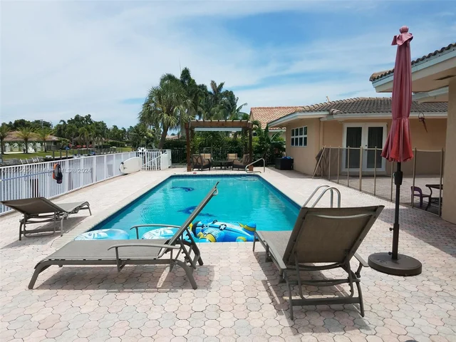 2121 NE 29th St, Lighthouse Point FL 33064