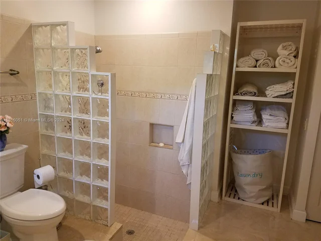 2121 NE 29th St, Lighthouse Point FL 33064