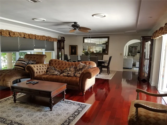 2121 NE 29th St, Lighthouse Point FL 33064