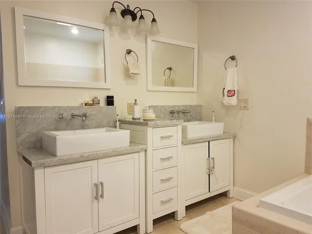 2121 NE 29th St, Lighthouse Point FL 33064