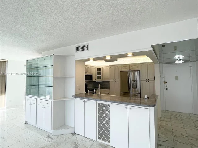 1000 Parkview Dr # 830, Hallandale Beach FL 33009