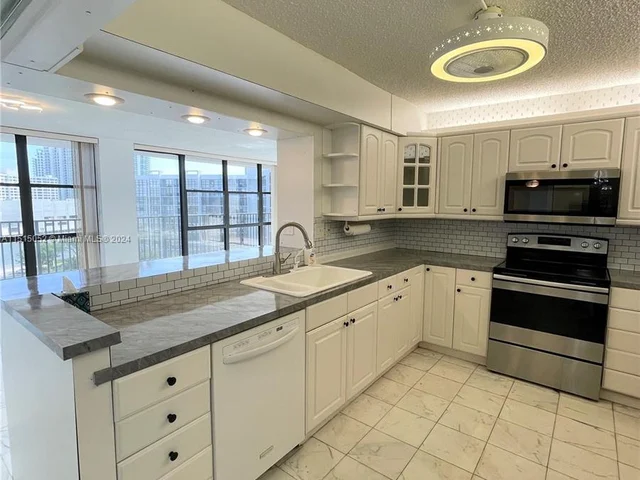 1000 Parkview Dr # 830, Hallandale Beach FL 33009