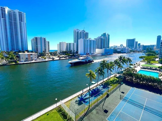 1000 Parkview Dr # 830, Hallandale Beach FL 33009