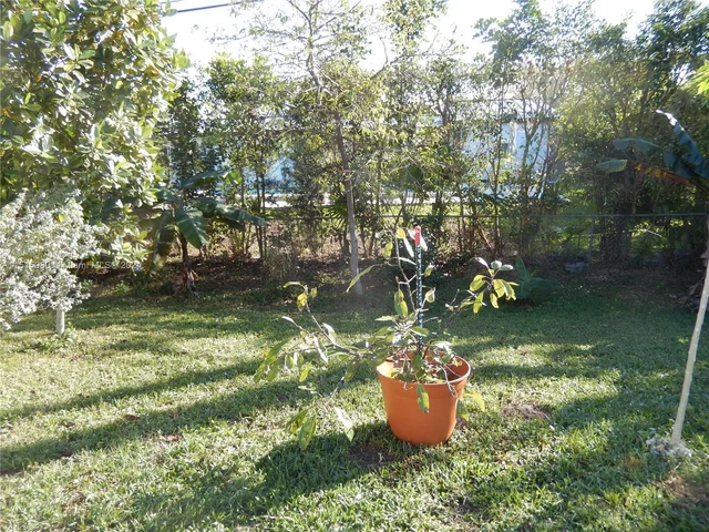 8000 NW 174th Ter, Hialeah FL 33015