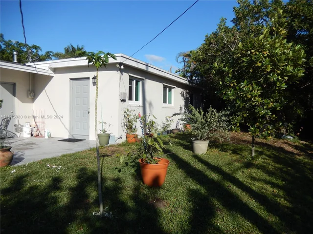 8000 NW 174th Ter, Hialeah FL 33015