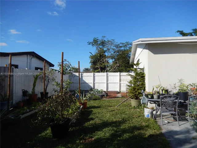 8000 NW 174th Ter, Hialeah FL 33015
