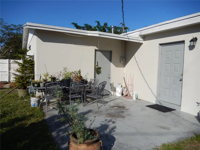 8000 NW 174th Ter, Hialeah FL 33015