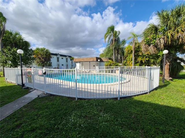 7244 SW 94th Pl # C6, Miami FL 33173