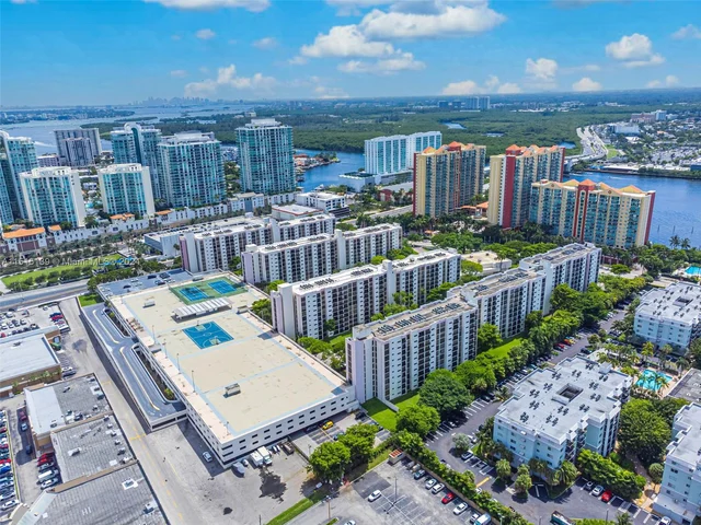 17011 N Bay Rd # 906, Sunny Isles Beach FL 33160