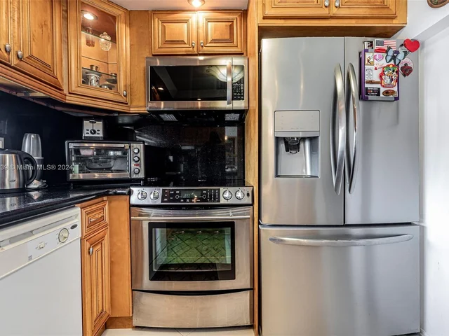 17011 N Bay Rd # 906, Sunny Isles Beach FL 33160