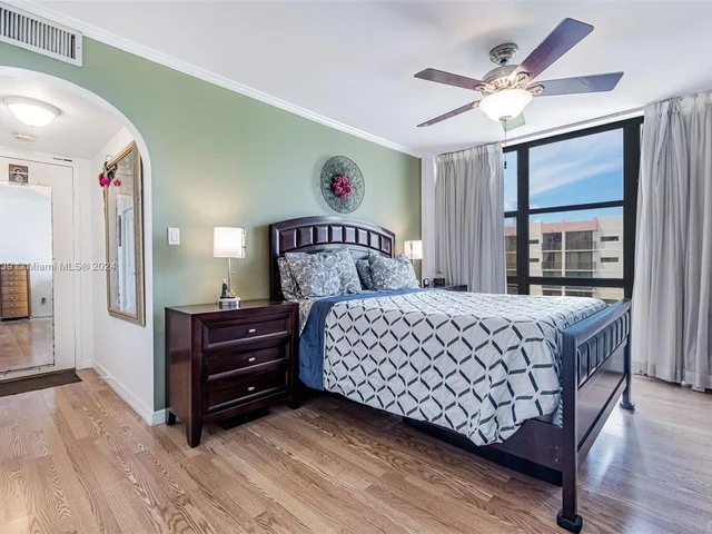 17011 N Bay Rd # 906, Sunny Isles Beach FL 33160