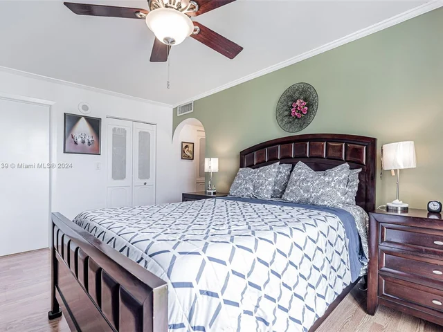 17011 N Bay Rd # 906, Sunny Isles Beach FL 33160