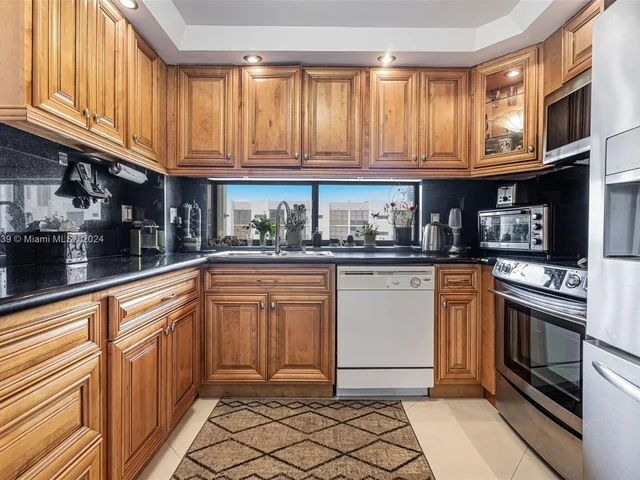 17011 N Bay Rd # 906, Sunny Isles Beach FL 33160