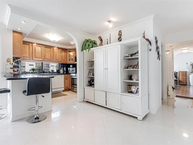 17011 N Bay Rd # 906, Sunny Isles Beach FL 33160