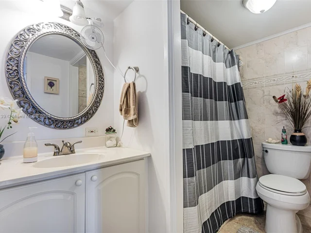 17011 N Bay Rd # 906, Sunny Isles Beach FL 33160