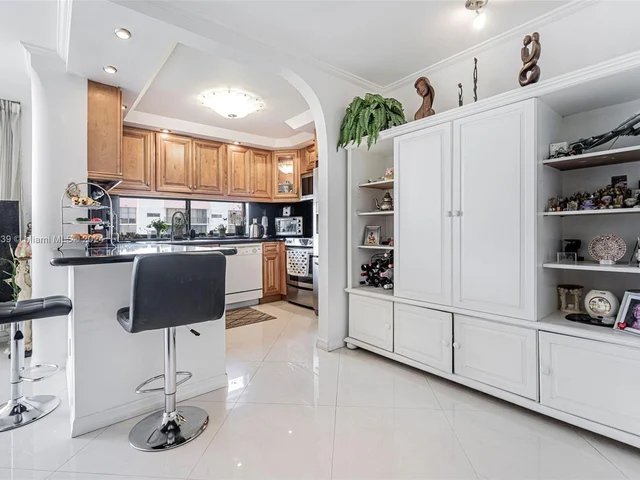 17011 N Bay Rd # 906, Sunny Isles Beach FL 33160