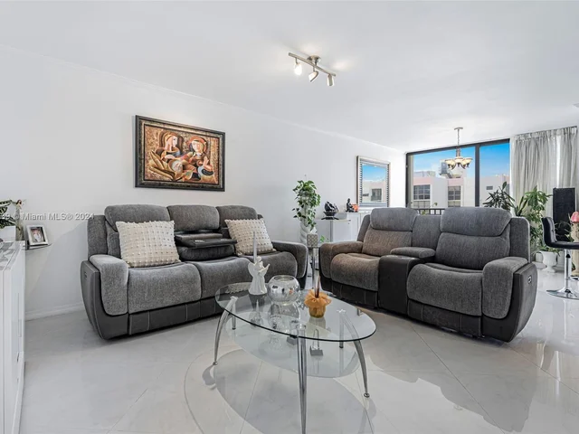 17011 N Bay Rd # 906, Sunny Isles Beach FL 33160