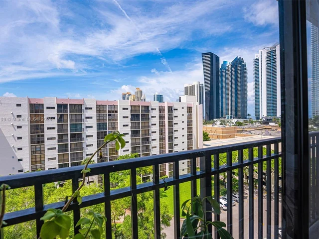 17011 N Bay Rd # 906, Sunny Isles Beach FL 33160