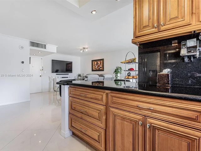 17011 N Bay Rd # 906, Sunny Isles Beach FL 33160