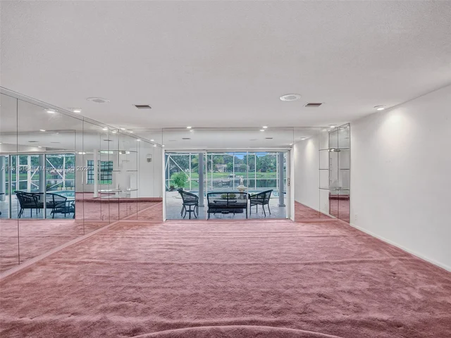 7361 SW 10th St, Plantation FL 33317