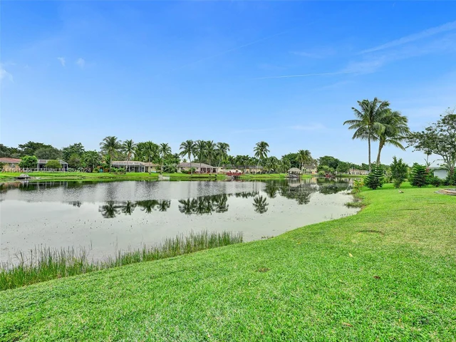 7361 SW 10th St, Plantation FL 33317