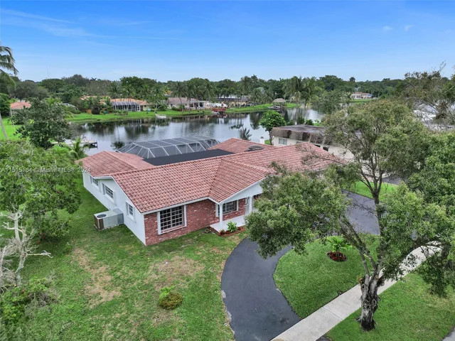 7361 SW 10th St, Plantation FL 33317