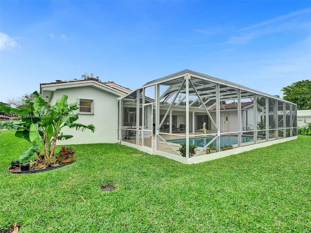 7361 SW 10th St, Plantation FL 33317