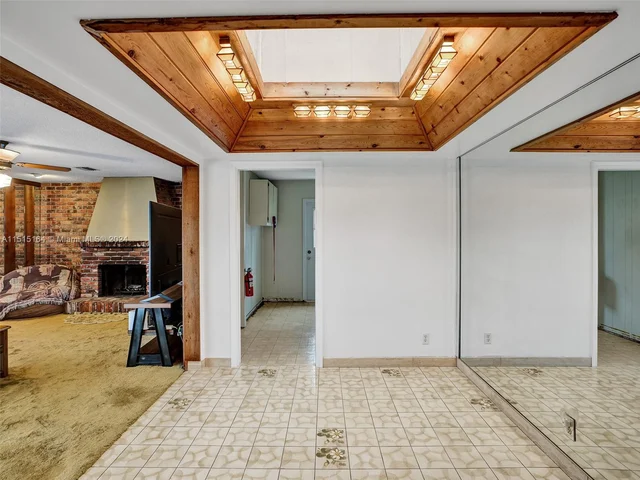 7361 SW 10th St, Plantation FL 33317