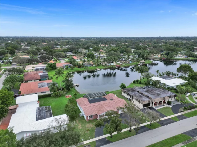 7361 SW 10th St, Plantation FL 33317