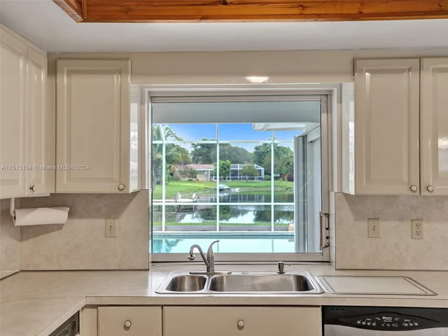 7361 SW 10th St, Plantation FL 33317