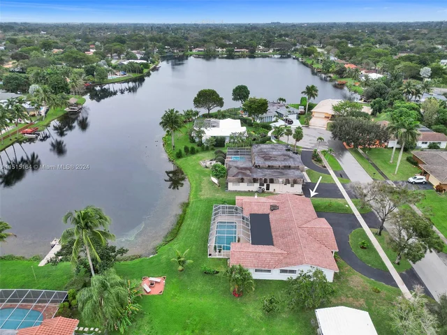 7361 SW 10th St, Plantation FL 33317