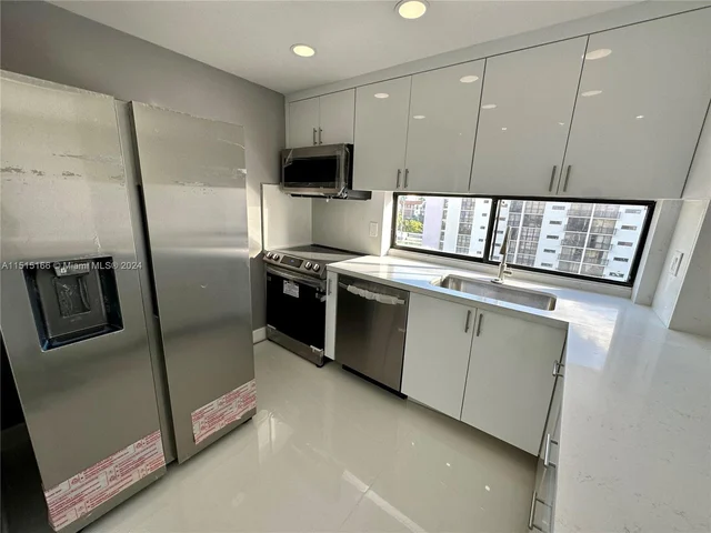 17011 N Bay Rd # 916, Sunny Isles Beach FL 33160