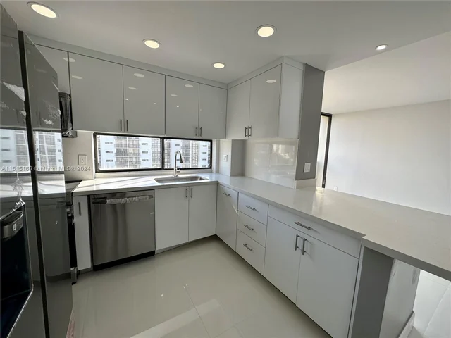 17011 N Bay Rd # 916, Sunny Isles Beach FL 33160