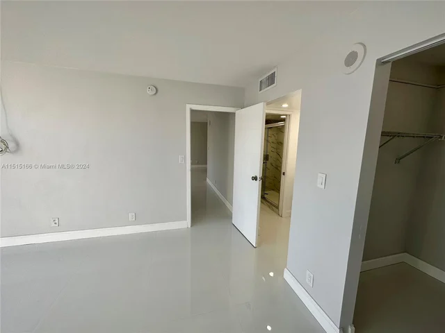 17011 N Bay Rd # 916, Sunny Isles Beach FL 33160