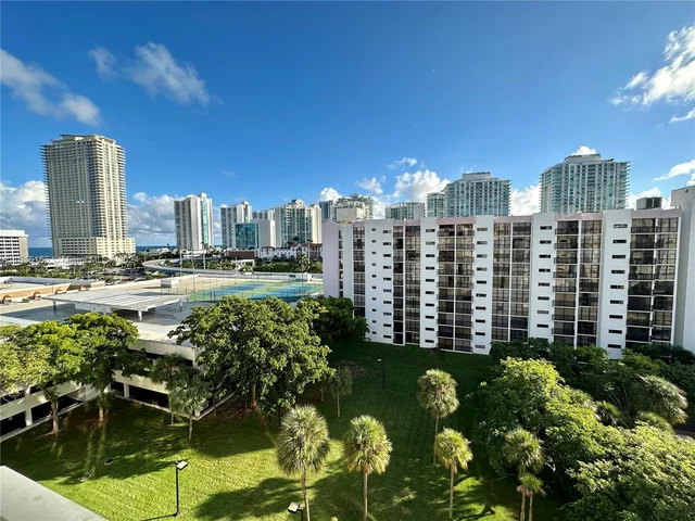 17011 N Bay Rd # 916, Sunny Isles Beach FL 33160