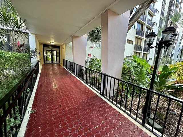 17011 N Bay Rd # 916, Sunny Isles Beach FL 33160