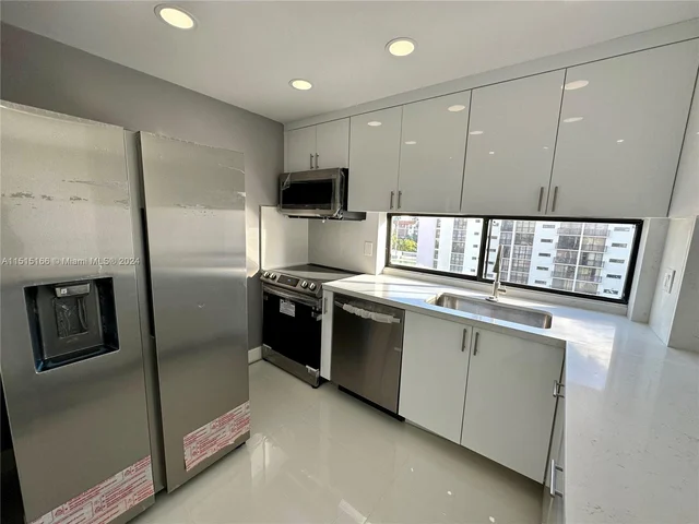 17011 N Bay Rd # 916, Sunny Isles Beach FL 33160