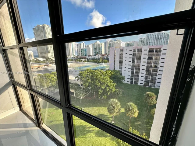 17011 N Bay Rd # 916, Sunny Isles Beach FL 33160