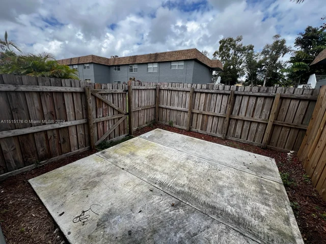 4779 NW 9th Dr # 4779, Plantation FL 33317