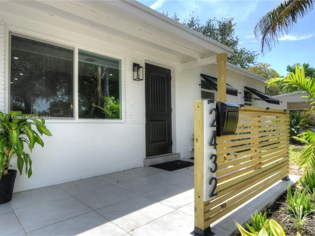 2432 NE 12th Ave, Pompano Beach FL 33064