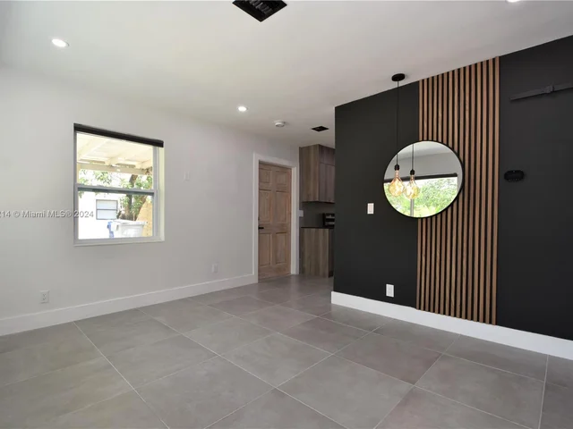 2432 NE 12th Ave, Pompano Beach FL 33064