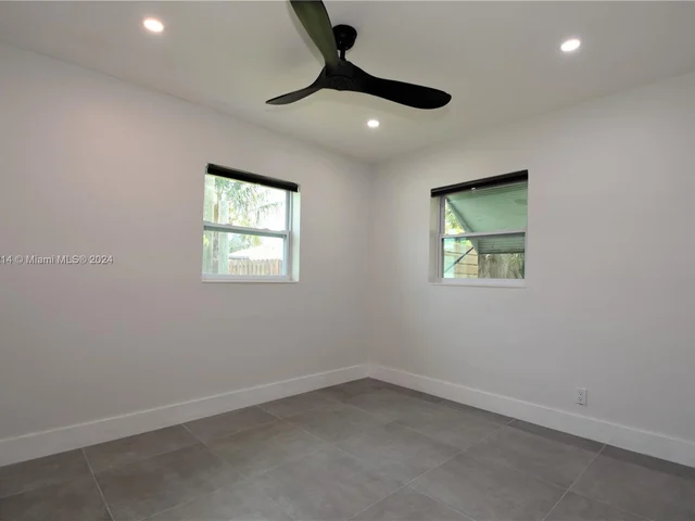 2432 NE 12th Ave, Pompano Beach FL 33064