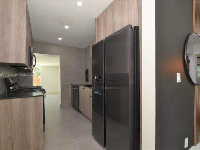 2432 NE 12th Ave, Pompano Beach FL 33064