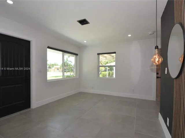 2432 NE 12th Ave, Pompano Beach FL 33064