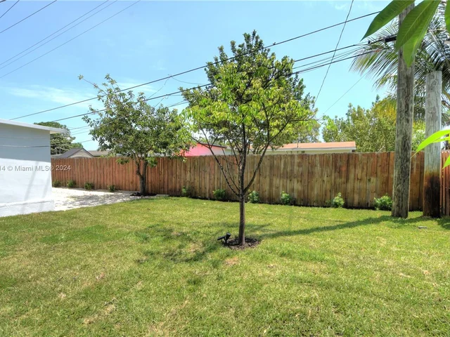 2432 NE 12th Ave, Pompano Beach FL 33064